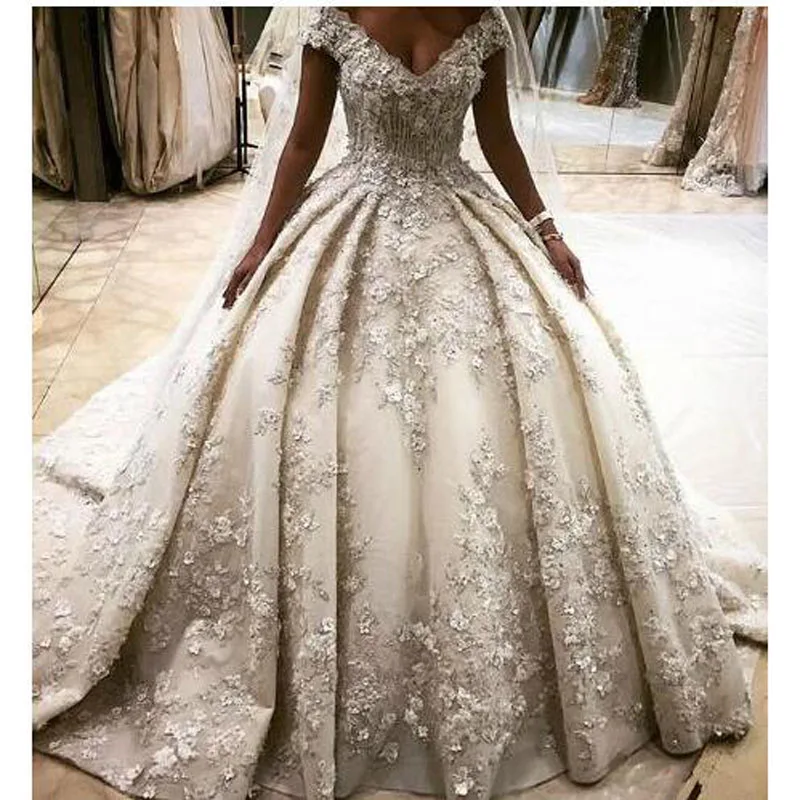 2018 Luxurious Ball Gown Wedding Gowns Dubai Arabic Lace Applique Bridal Gowns Middle East Style Vestido de noiva Casamento
2018 Luxurious Ball Gown Wedding Gowns Dubai Arabic Lace Applique Bridal Gowns Middle East Style Vestido de noiva Casamento