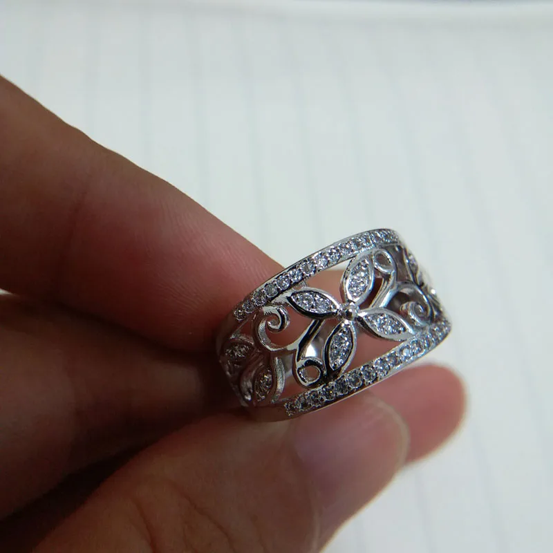 Fashion vintage Rings for women New trendy retro Hollow flowers Ring Classic floral Finger Rings jewelry female girl gifts
Fashion vintage Rings for women New trendy retro Hollow flowers Ring Classic floral Finger Rings jewelry female girl gifts
