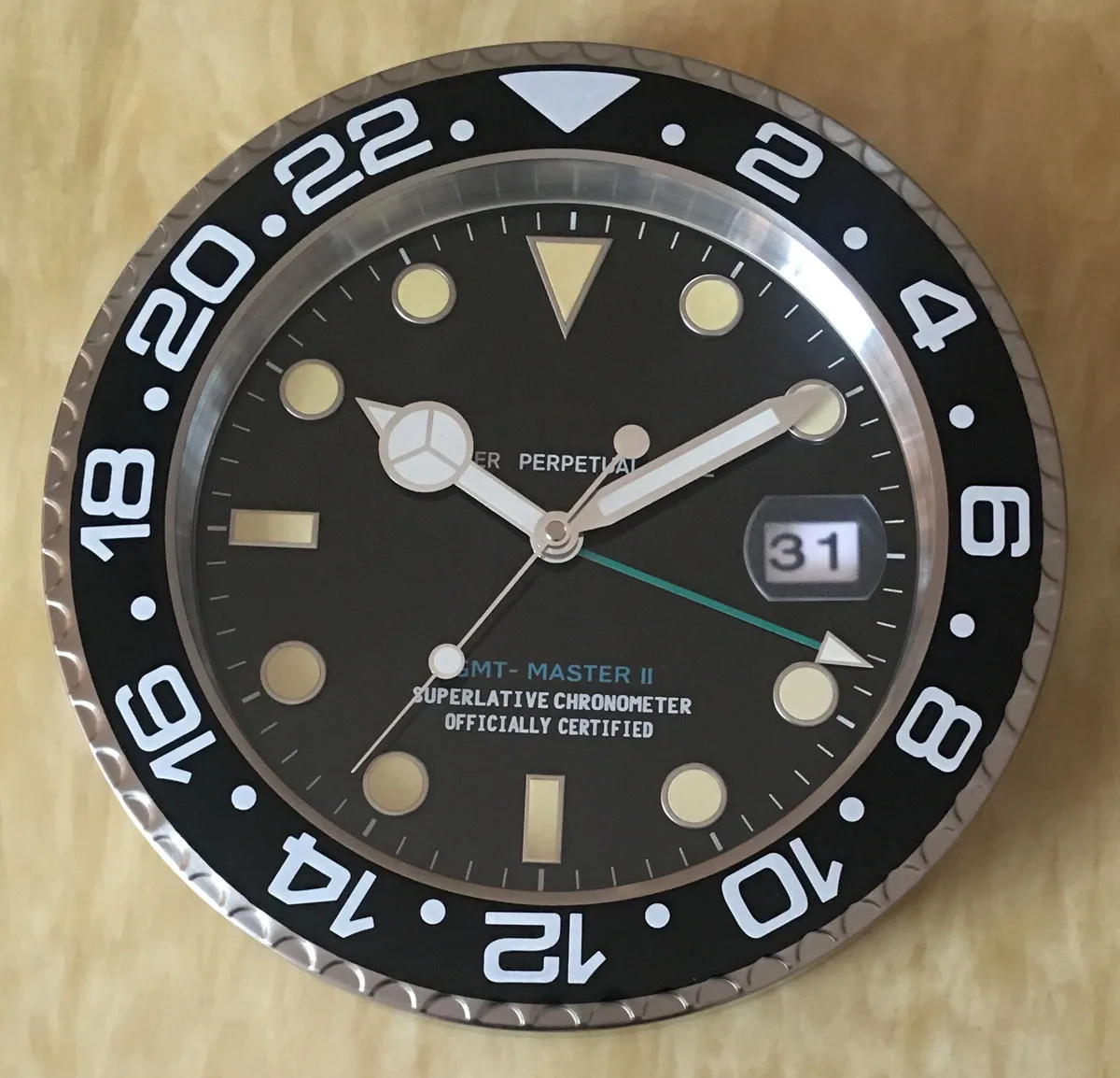 Retail Metal Watch Clock Shape Wall Clock Calender Wall Watch Clock Modern Design with Data Magnifier
Retail Metal Watch Clock Shape Wall Clock Calender Wall Watch Clock Modern Design with Data Magnifier