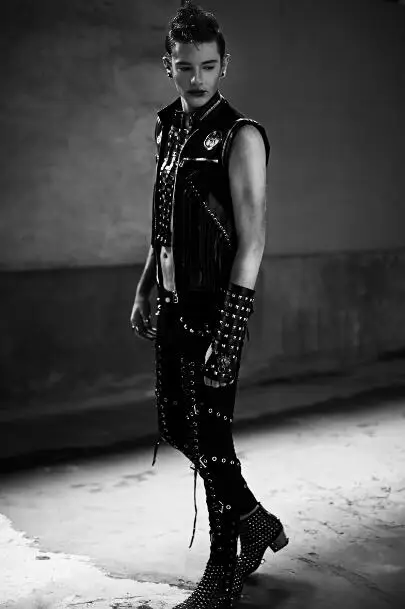 2020 Men's clothing GD Hair Stylist fashion Hip hop Non mainstream kill Matt pants Punk Stretch Riveted plus size costumes
2020 Men's clothing GD Hair Stylist fashion Hip hop Non mainstream kill Matt pants Punk Stretch Riveted plus size costumes