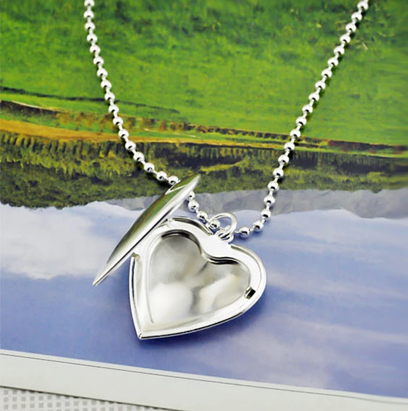 Fashion woman jewelry, 925 sterling silver necklace, medium heart-shaped box pendant necklaces. in box can put photo accessories
Fashion woman jewelry, 925 sterling silver necklace, medium heart-shaped box pendant necklaces. in box can put photo accessories