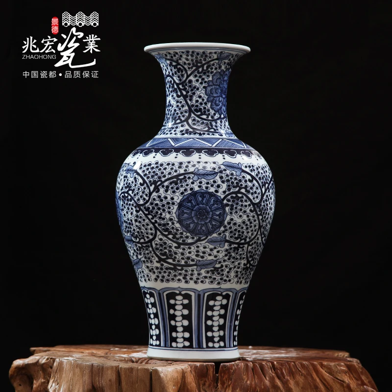 Living room decoration ceramic vase Retro Blue and white porcelain of Jingdezhen arts and crafts decorative furnishings
Living room decoration ceramic vase Retro Blue and white porcelain of Jingdezhen arts and crafts decorative furnishings