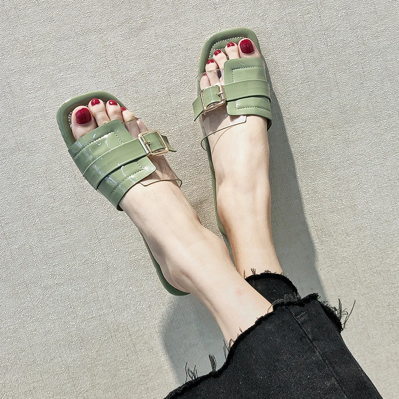 New summer PVC flat bottom slippers jelly transparent women's sandals slippers wild student beach shoes.
New summer PVC flat bottom slippers jelly transparent women's sandals slippers wild student beach shoes.