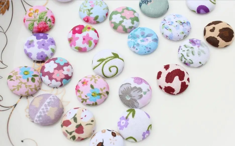 200pcs handmade Cotton Fabric Covered wrapped Buttons - flat backs 20mm, assorted colors floral,polka dots,gingham etc.
200pcs handmade Cotton Fabric Covered wrapped Buttons - flat backs 20mm, assorted colors floral,polka dots,gingham etc.