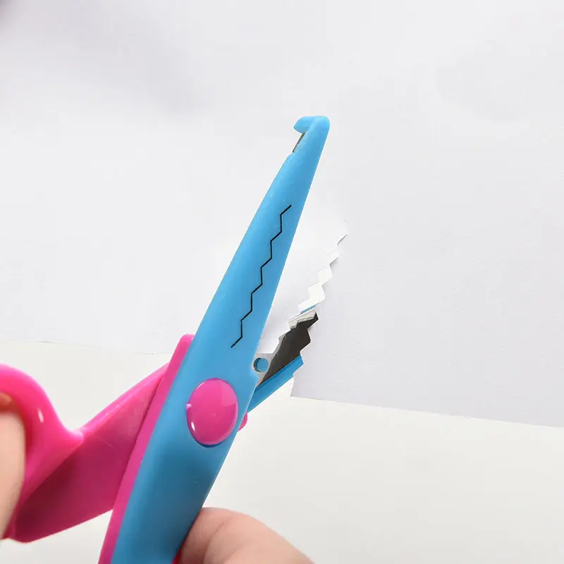 Kids Children Safety Scissors forHandmade DIY Photo Album 6 Patterns Laciness Scissors for DIY Card Decorative Curved Edges
Kids Children Safety Scissors forHandmade DIY Photo Album 6 Patterns Laciness Scissors for DIY Card Decorative Curved Edges