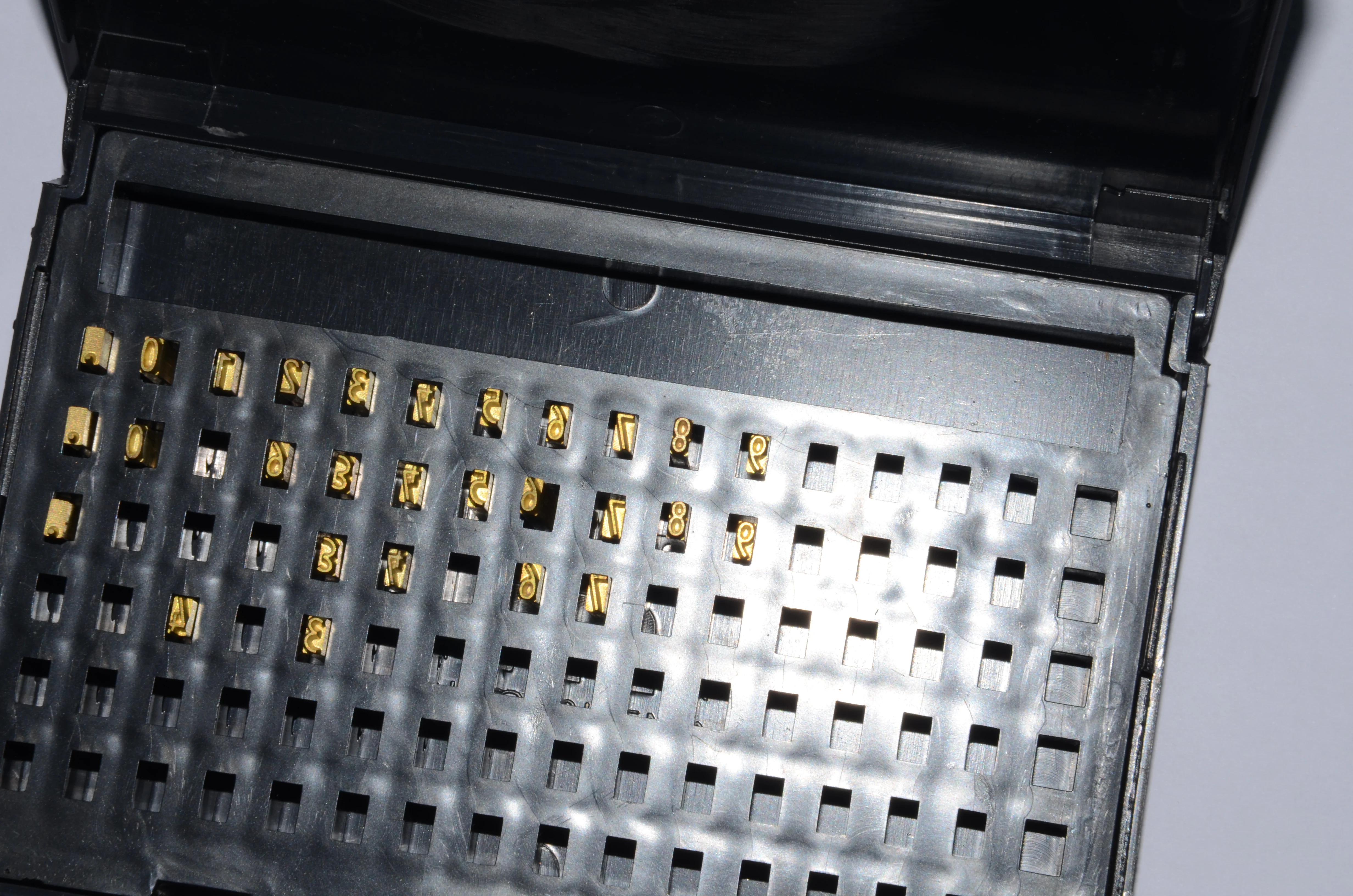 Manual type foil machine coder use 30*100m ribbons for plastic packaging bags cheaper one type
Manual type foil machine coder use 30*100m ribbons for plastic packaging bags cheaper one type