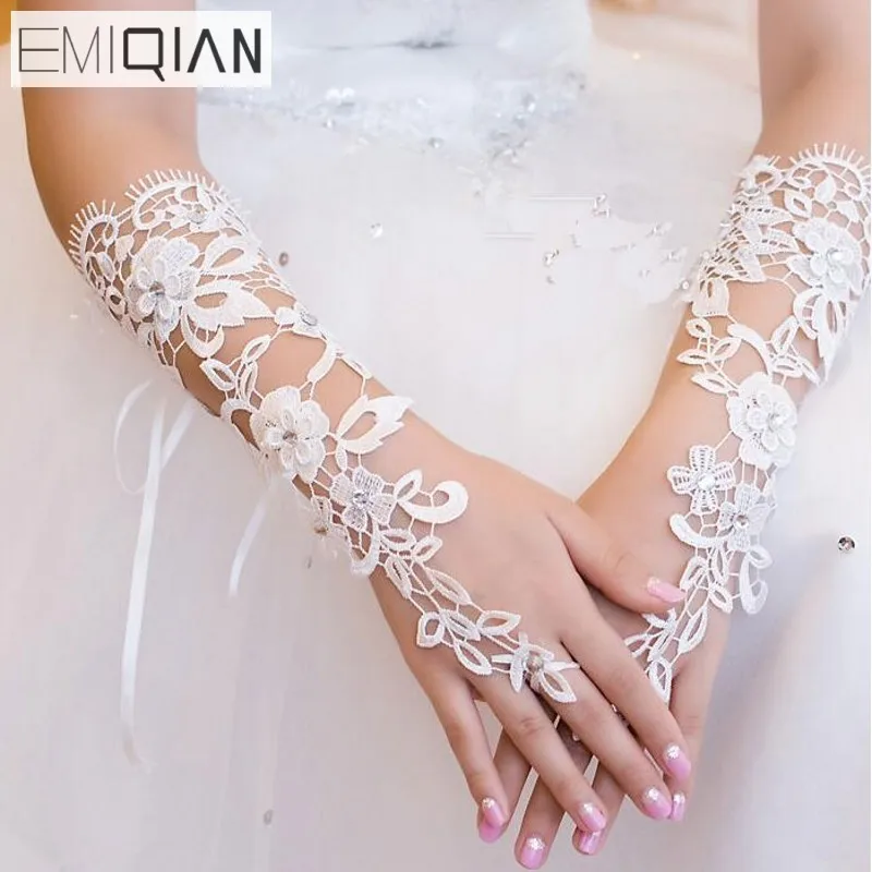 Chic Lace Wedding Gloves With Beading Elegant Bridal Gloves With Fingerless Wedding Accessories
Chic Lace Wedding Gloves With Beading Elegant Bridal Gloves With Fingerless Wedding Accessories