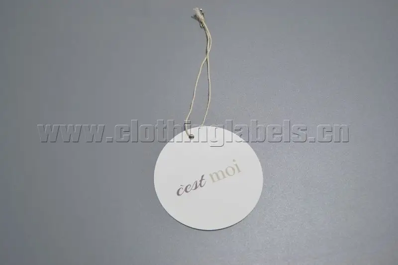 hang tag in round shape, with hang tag string and safety pin, matt coating, white card material
hang tag in round shape, with hang tag string and safety pin, matt coating, white card material
