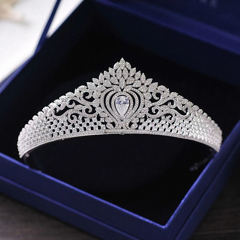 New Zircon Crystal Tiaras Rhinestone Wedding Crown Luxury Princess Diadem Women Crown Bride CZ Stone Queen Tiara
New Zircon Crystal Tiaras Rhinestone Wedding Crown Luxury Princess Diadem Women Crown Bride CZ Stone Queen Tiara