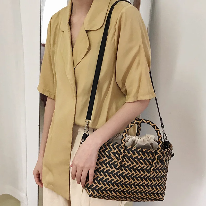 Hot New Retro Shoulder Bag Brand Fashion Simple Travel Beach Bags Crossbody For Women Handmade Woven Composite Bag Boho Handbag
Hot New Retro Shoulder Bag Brand Fashion Simple Travel Beach Bags Crossbody For Women Handmade Woven Composite Bag Boho Handbag