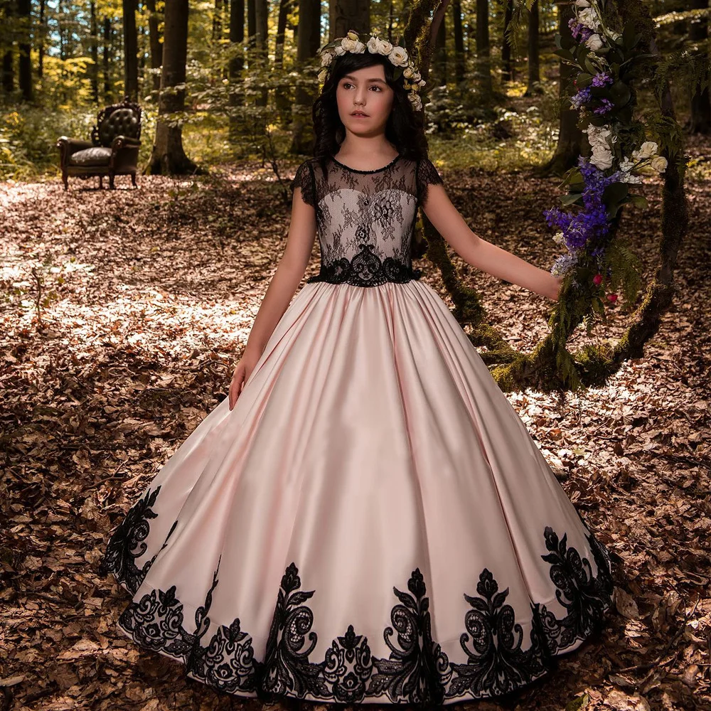 New Flower Girl Dresses Lace Ball Gown Short Sleeves Appliques O-Neck Girls First Communion Gowns Princess Dresses for Birthday
New Flower Girl Dresses Lace Ball Gown Short Sleeves Appliques O-Neck Girls First Communion Gowns Princess Dresses for Birthday