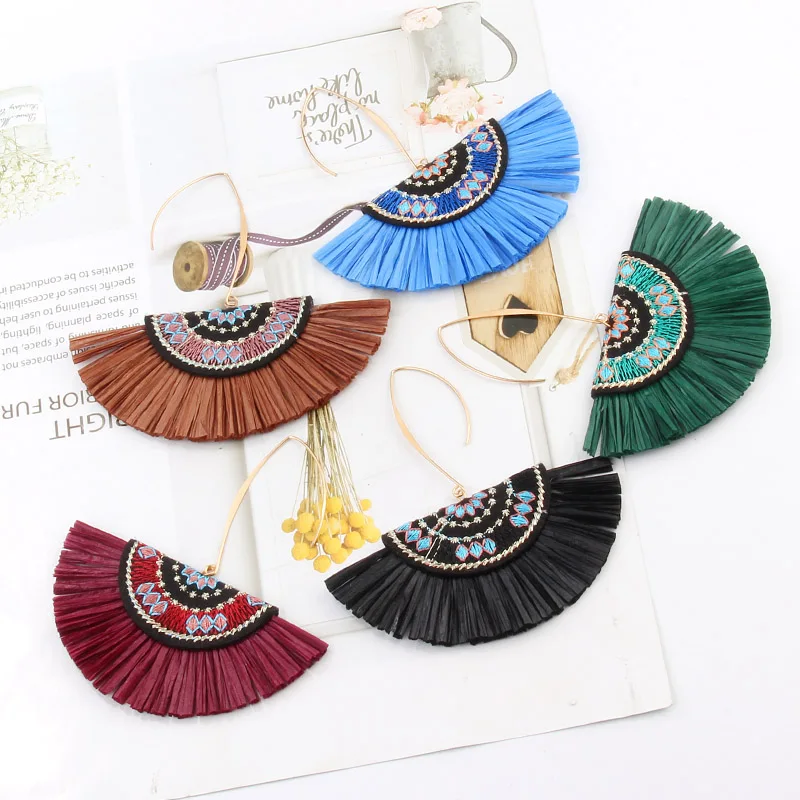Bohemian ethnic hand-knit floral earrings exquisite lafite-grass tassel pendant earrings women's wedding engagement chic jewelry
Bohemian ethnic hand-knit floral earrings exquisite lafite-grass tassel pendant earrings women's wedding engagement chic jewelry