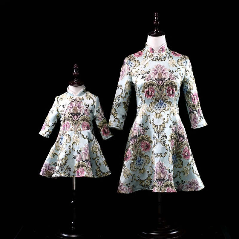 Brand Winter embroidery dress women 3XL girl 1Y-16Y long Chinese style dress family matching clothes mother and daughter dresses
Brand Winter embroidery dress women 3XL girl 1Y-16Y long Chinese style dress family matching clothes mother and daughter dresses