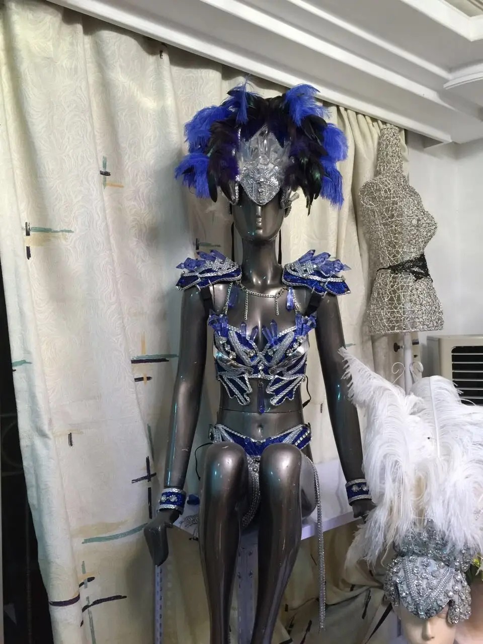 Led Luminous Catwalk Clothes Sexy Evening Dress Singer Cosplay Ballroom Costume For Stage Dance DJ Bar TV Show
Led Luminous Catwalk Clothes Sexy Evening Dress Singer Cosplay Ballroom Costume For Stage Dance DJ Bar TV Show