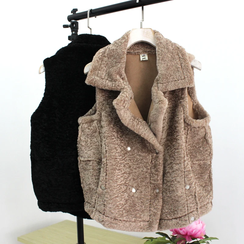 2019 New Vintage Autumn Winter Women Suede Warm Fleece Turn-down Collar Vest Jackets Sleeveless Slim Outerwear Coat Waistcoat
2019 New Vintage Autumn Winter Women Suede Warm Fleece Turn-down Collar Vest Jackets Sleeveless Slim Outerwear Coat Waistcoat