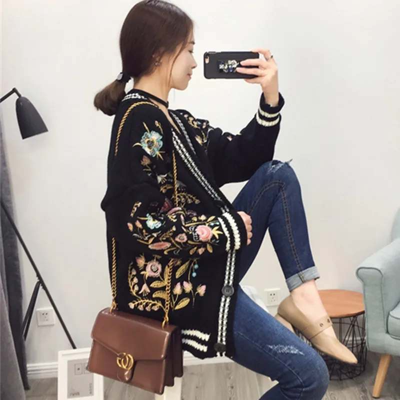 AKSLXDMMD Embroidered Sweater Cardigan Women Jacket 2019 New Autumn Winter Sweater Jacket Long Sleeve Loose Button Coat LH1007
AKSLXDMMD Embroidered Sweater Cardigan Women Jacket 2019 New Autumn Winter Sweater Jacket Long Sleeve Loose Button Coat LH1007