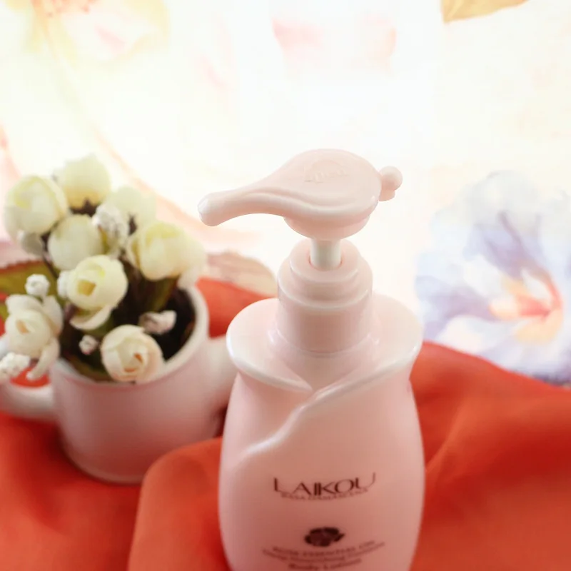 LAIKOU Rose Essential Oil Nourishing Hydrating Body Lotion Smooth Skin Whitening Firming Body Cream Anti-Aging Moisturizing 300G
LAIKOU Rose Essential Oil Nourishing Hydrating Body Lotion Smooth Skin Whitening Firming Body Cream Anti-Aging Moisturizing 300G
