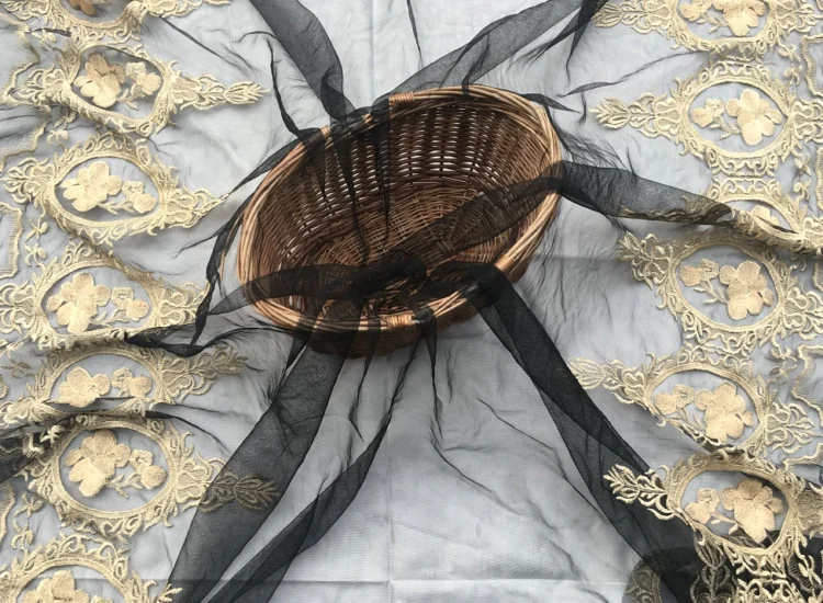 High-grade lace gold lace embroidery flame flower bilateral clothes costume wedding dress fabric 135cm wide
High-grade lace gold lace embroidery flame flower bilateral clothes costume wedding dress fabric 135cm wide