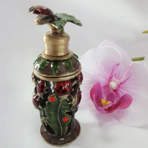 8ml Perfume Essential Oil Vintage Refillable Bottle Metal beetles Glass Empty Container Portable Gift Home Decoration#51147
8ml Perfume Essential Oil Vintage Refillable Bottle Metal beetles Glass Empty Container Portable Gift Home Decoration#51147