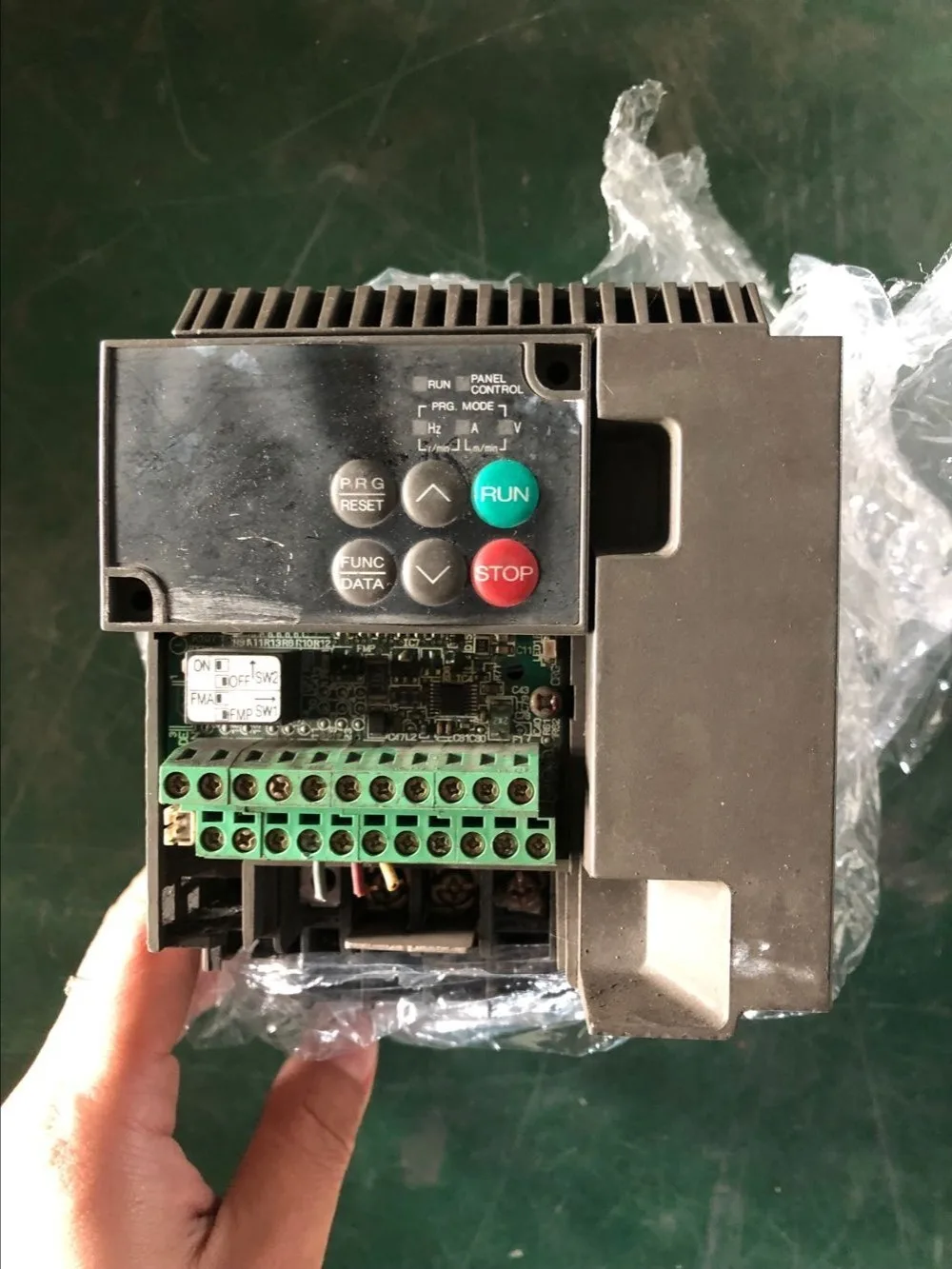 FVR0.75E11S-7JE инвертор хороший внешний вид 90% новый, 90 дней гарантии, в наличии БЕСПЛАТНАЯ ДОСТАВКА
FVR0.75E11S-7JE инвертор хороший внешний вид 90% новый, 90 дней гарантии, в наличии БЕСПЛАТНАЯ ДОСТАВКА