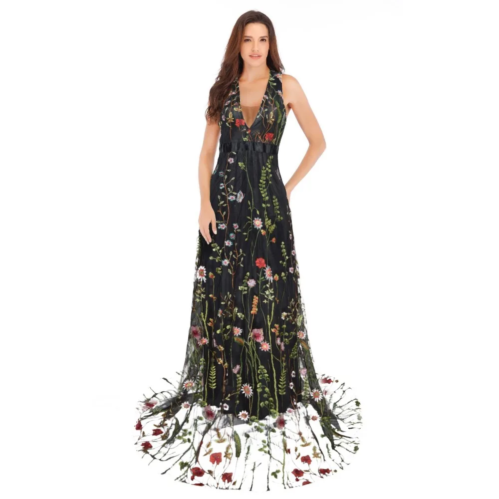 Women Summer Bohemian Maxi Sleeveless Backless Embroidery Flower V-neck Floor-length Dress High Waist Clothing FS0771
Women Summer Bohemian Maxi Sleeveless Backless Embroidery Flower V-neck Floor-length Dress High Waist Clothing FS0771