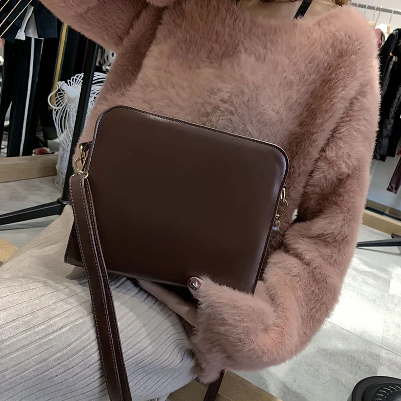 Small black bag female new wild small square bag fashion casual temperament shoulder diagonal package
Small black bag female new wild small square bag fashion casual temperament shoulder diagonal package