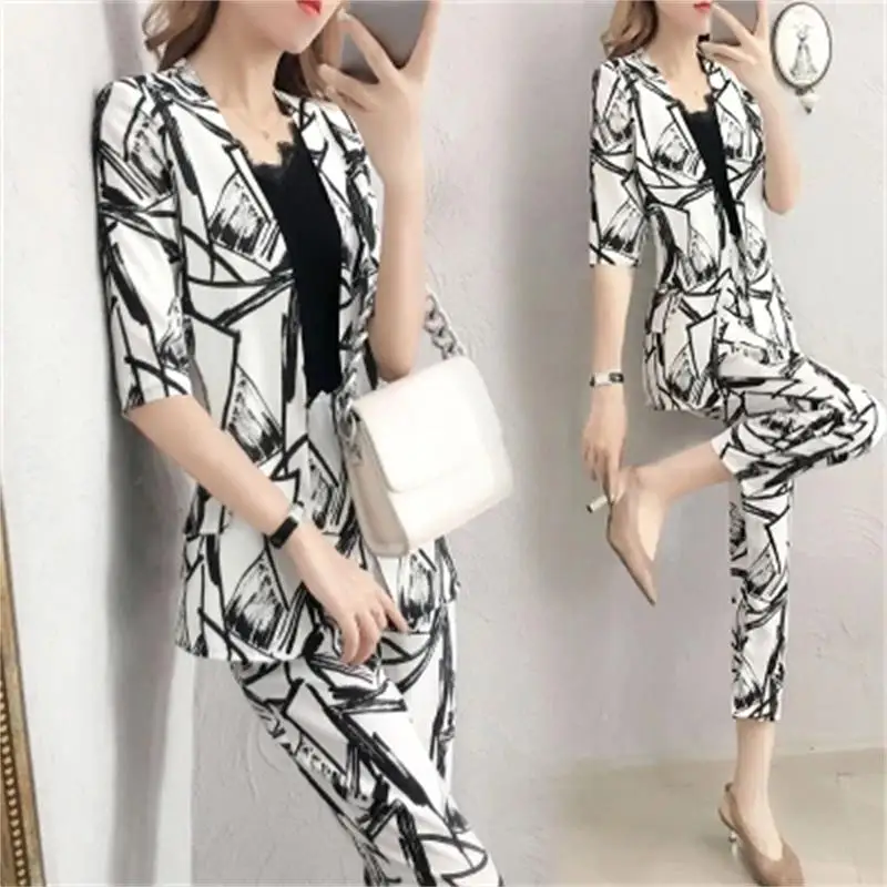 Fashion suit female Summer New retro suit suit female fashion temperament two suit women
Fashion suit female Summer New retro suit suit female fashion temperament two suit women