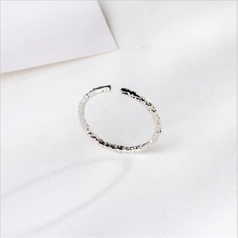 Anel Masculino Anel Sliver Color Irregular Concave-convex Aluminum Foil Simple Ring Open For Anti-allergy
Anel Masculino Anel Sliver Color Irregular Concave-convex Aluminum Foil Simple Ring Open For Anti-allergy