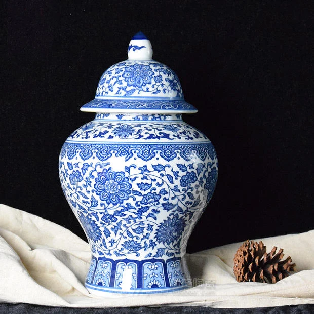 H37cm blue and white porcelain antique qing qianlong mark ginger jar ceramic storage jar
H37cm blue and white porcelain antique qing qianlong mark ginger jar ceramic storage jar