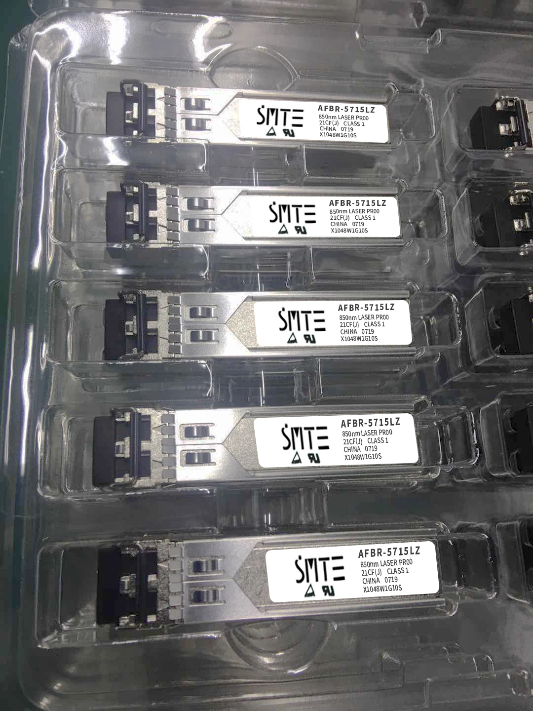 Avago AFBR-5715LZ 1000BASE-SX SFP 1,25G 850nm 550m EXT модуль приемопередатчика SFP
Avago AFBR-5715LZ 1000BASE-SX SFP 1,25G 850nm 550m EXT модуль приемопередатчика SFP