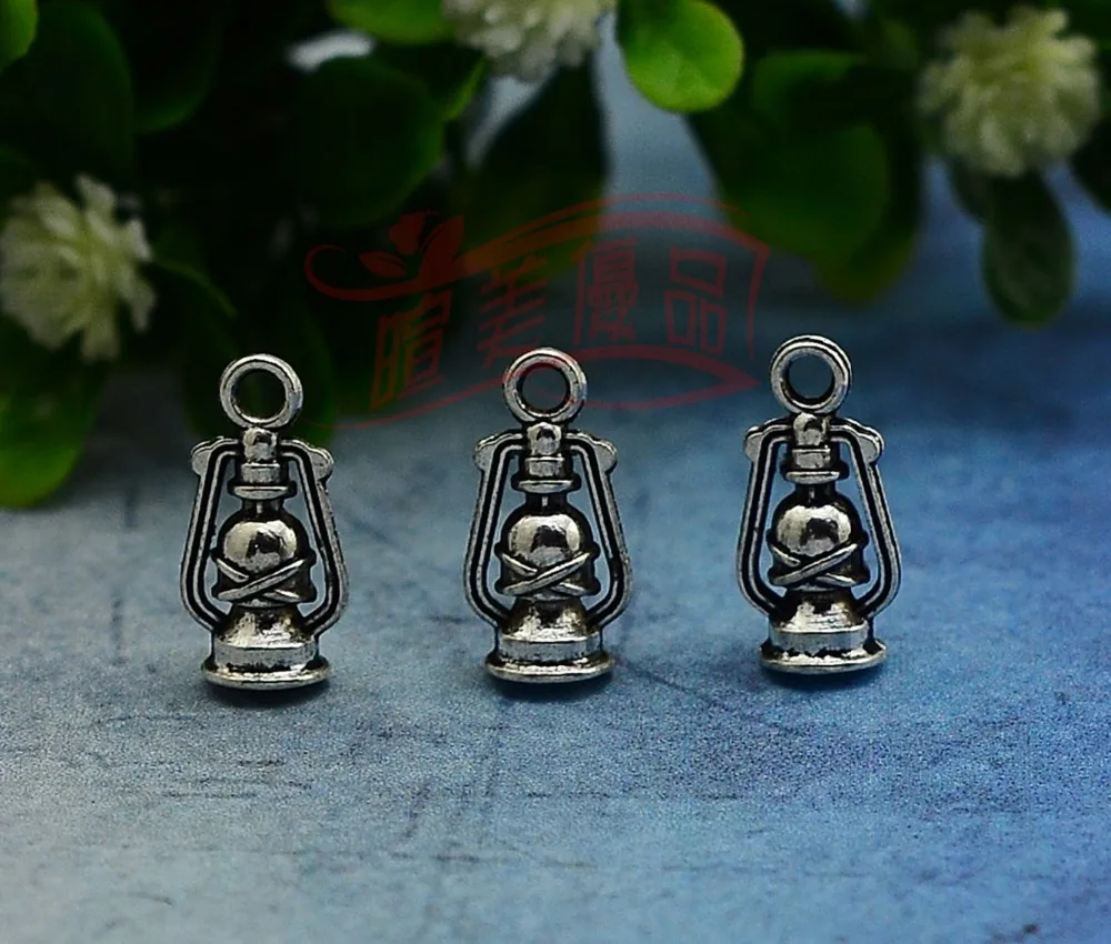 30pcs/lot--16x8mm Antique Silver Plated 3D Lamp Charms Night Christmas Pendants For DIY Supplies Jewelry Making Accessories
30pcs/lot--16x8mm Antique Silver Plated 3D Lamp Charms Night Christmas Pendants For DIY Supplies Jewelry Making Accessories