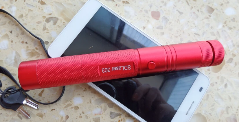 AAA High power Military 100000M 1000w Green Laser Pointer 532nm Flashlight Light Burning Beam Match Burn Cigarettes Hunting
AAA High power Military 100000M 1000w Green Laser Pointer 532nm Flashlight Light Burning Beam Match Burn Cigarettes Hunting