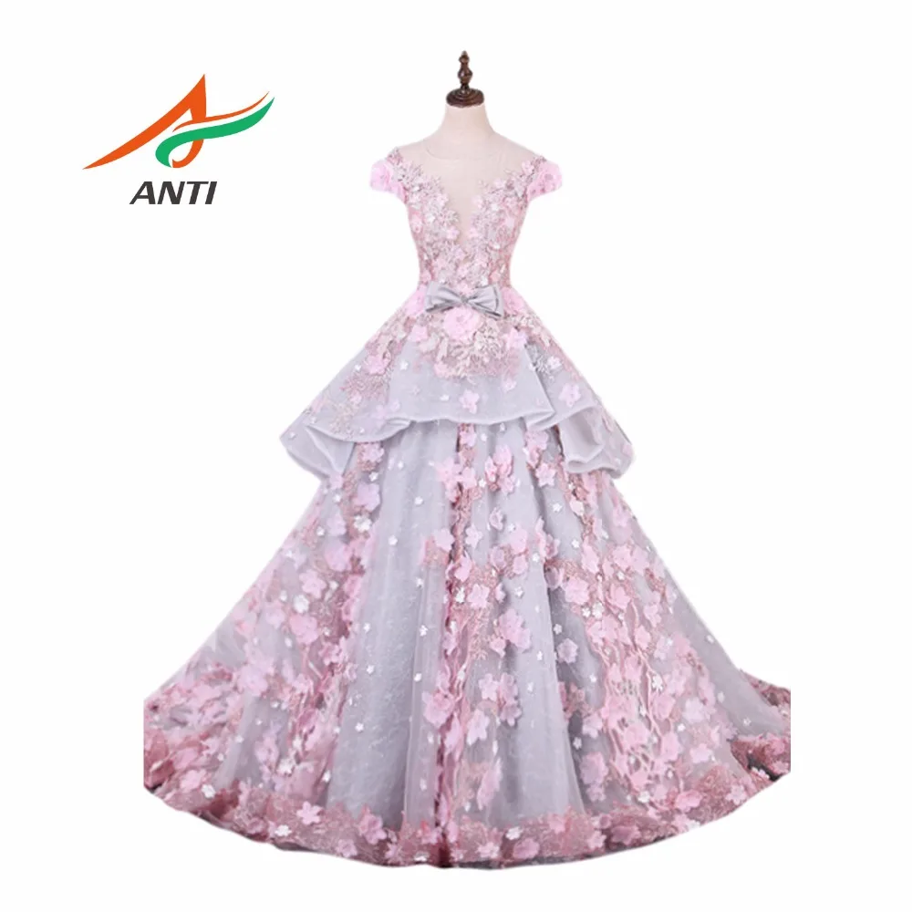 ANTI Luxury Princess Quinceanera Dresses 2019 Lavender Ball Gown Tulle Beaded Crystals Appliques Lace Cheap Quinceanera Gowns
ANTI Luxury Princess Quinceanera Dresses 2019 Lavender Ball Gown Tulle Beaded Crystals Appliques Lace Cheap Quinceanera Gowns