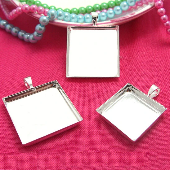 20pcs/lot Inner size:16MM Brass Silver Plated Square Blank Single Pendant Cameo Base Settings DIY Jewelry Accessory Findings
20pcs/lot Inner size:16MM Brass Silver Plated Square Blank Single Pendant Cameo Base Settings DIY Jewelry Accessory Findings
