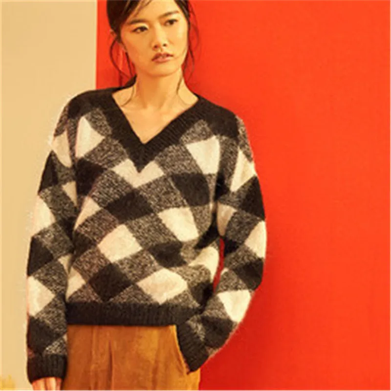 100% hand made wool knit women casual Vneck argyle contrast color H-straight pullover sweater one&over size
100% hand made wool knit women casual Vneck argyle contrast color H-straight pullover sweater one&over size