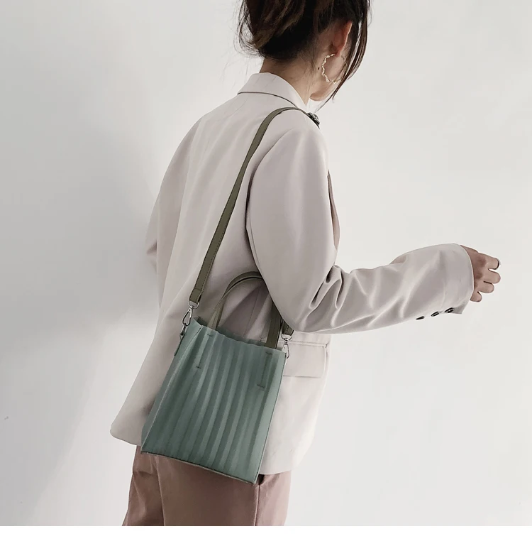 New Famous Brand Jelly Tote Bags 2pcs Bag Beach Bags Ruched Women Candy Color Casual Shopping Bags Single Shoulder sac a main
New Famous Brand Jelly Tote Bags 2pcs Bag Beach Bags Ruched Women Candy Color Casual Shopping Bags Single Shoulder sac a main