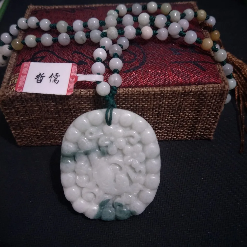 Send A-level National Certificate Natural Burmese Emerald Engraving Magpie and Plum Pendant Tricolor Emerald Bead Necklace
Send A-level National Certificate Natural Burmese Emerald Engraving Magpie and Plum Pendant Tricolor Emerald Bead Necklace
