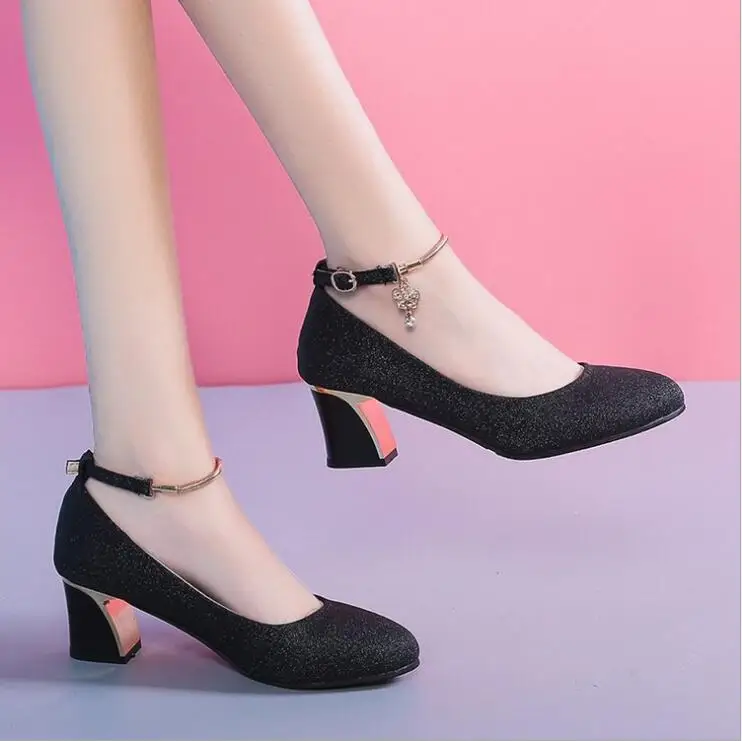 EFFGT Fashion Female High Heel Dress Shoes Silver Sequins Bride Single Shoes Round Platform Women Wedding Shoes Size 35-41 A375
EFFGT Fashion Female High Heel Dress Shoes Silver Sequins Bride Single Shoes Round Platform Women Wedding Shoes Size 35-41 A375