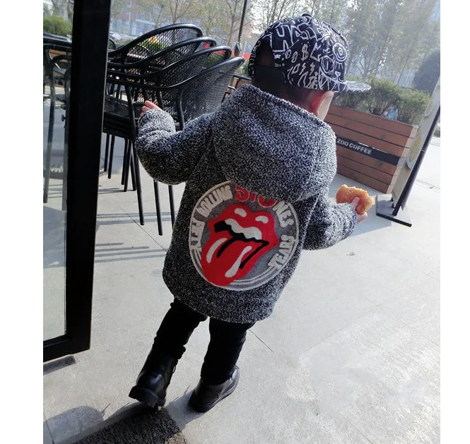 High Quality New Boys Kids Winter Hooded Coat Baby Cute Lips Double-breasted Jacket Plus Velvet Warmer Children clothing 1-4Y
High Quality New Boys Kids Winter Hooded Coat Baby Cute Lips Double-breasted Jacket Plus Velvet Warmer Children clothing 1-4Y
