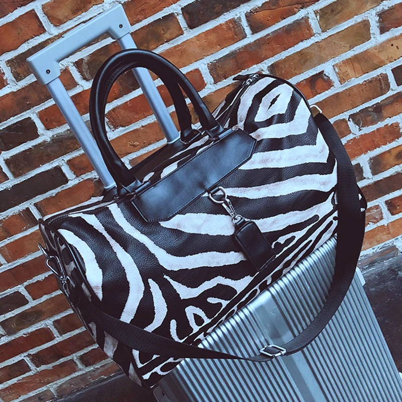 Big Bag For Women Leopard Print Oversized Leather Handbag Large Capacity Sports Gym Bag Fitness Travel Workout Shoulder Bag Tote
Big Bag For Women Leopard Print Oversized Leather Handbag Large Capacity Sports Gym Bag Fitness Travel Workout Shoulder Bag Tote