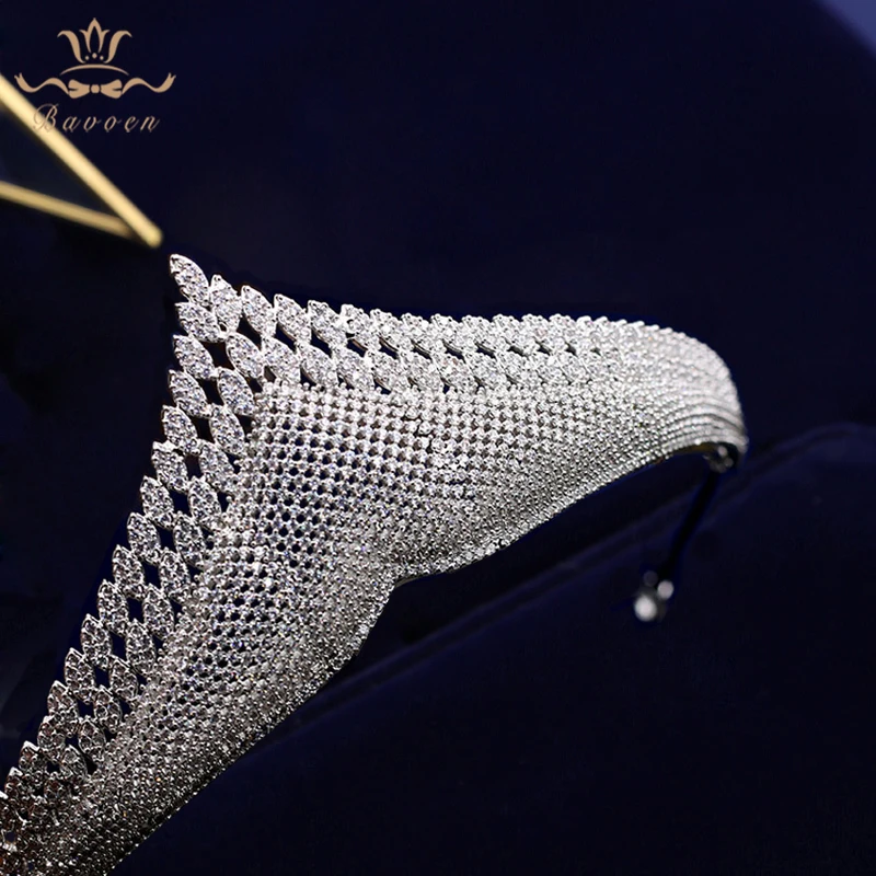 Top Quality Brides Sparkling Full Zircon Tiaras Crowns Plated Crystal Hairbands Luxurious Wedding Dress Hair Accessories
Top Quality Brides Sparkling Full Zircon Tiaras Crowns Plated Crystal Hairbands Luxurious Wedding Dress Hair Accessories