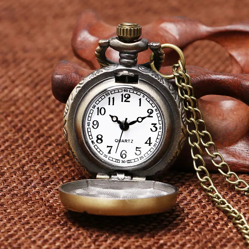 Antique Vintage Retro Pocket Watch With Chain The Cute Blue Owl Pattern Pocket Watch Necklace Men Women Gift P916
Antique Vintage Retro Pocket Watch With Chain The Cute Blue Owl Pattern Pocket Watch Necklace Men Women Gift P916