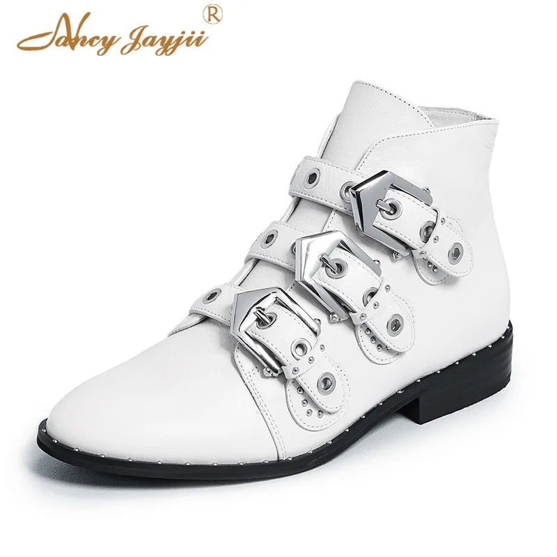 Maxwell Black White Woman Ankle Boots Buckles Rivets Autumn 2021 Female Ladies Shoes Luxury Fashion Side Zipper Plus Size 45 46
Maxwell Black White Woman Ankle Boots Buckles Rivets Autumn 2021 Female Ladies Shoes Luxury Fashion Side Zipper Plus Size 45 46