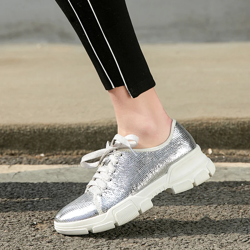 ISNOM Emboss Sheepskin Flats Women Square Toe Lace Up Footwear Clunky Shoes Female Sneakers Plaform Shoes Woman Spring 2019 New
ISNOM Emboss Sheepskin Flats Women Square Toe Lace Up Footwear Clunky Shoes Female Sneakers Plaform Shoes Woman Spring 2019 New