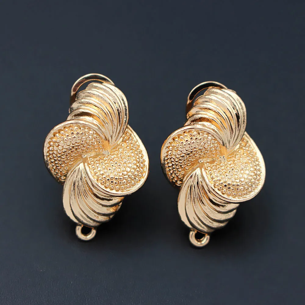 African Chile Earrings Post with Loop Hanger Connectors Flower Base Ear Clip Earring Findings DIY Dubai Women Wedding Earring
African Chile Earrings Post with Loop Hanger Connectors Flower Base Ear Clip Earring Findings DIY Dubai Women Wedding Earring
