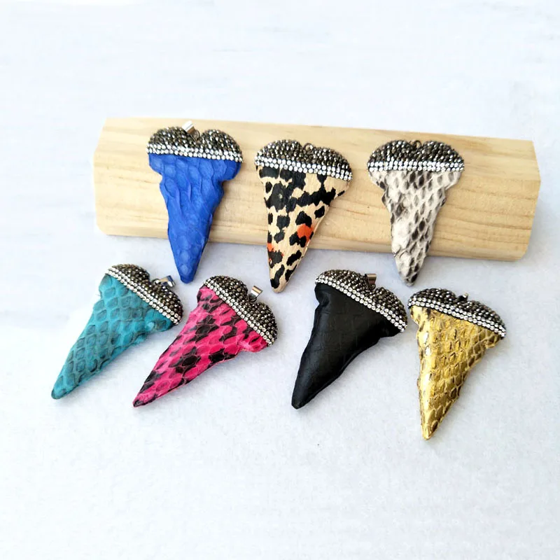 5pcs Mixed Color snakeskin Pendants,Pave Rhinestone Crystal Charm Pendant For DIY Necklace Earrings Jewelry findings PD772
5pcs Mixed Color snakeskin Pendants,Pave Rhinestone Crystal Charm Pendant For DIY Necklace Earrings Jewelry findings PD772