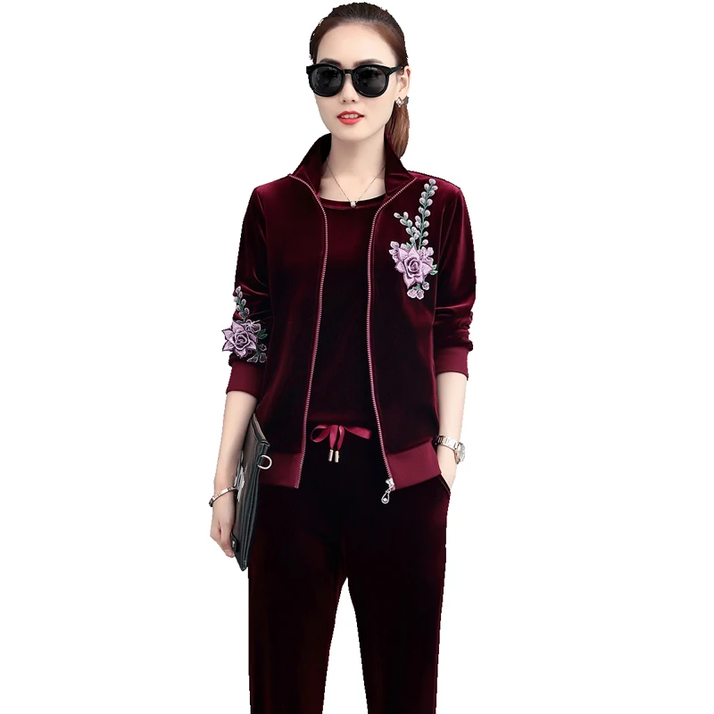2019 Autumn Women Gold Velvet Sets Sportswear Suit Woman's Embroidery Coat Short T-shirt and Pants Casual 3 Piece Sets R81
2019 Autumn Women Gold Velvet Sets Sportswear Suit Woman's Embroidery Coat Short T-shirt and Pants Casual 3 Piece Sets R81