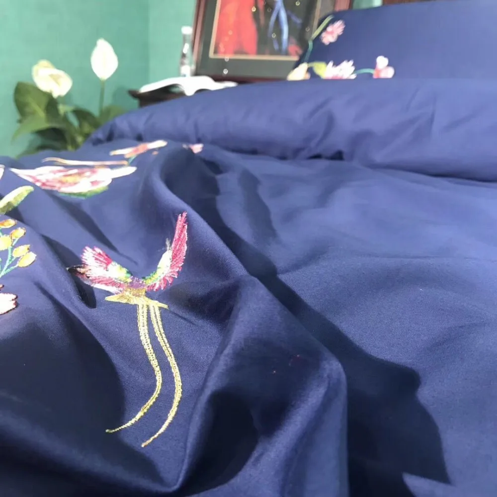 80S Egyptian cotton Luxury Embroidery Wedding Bedding Set 4pcs Queen King Duvet cover bed sheet set Pillowcase blue flower red
80S Egyptian cotton Luxury Embroidery Wedding Bedding Set 4pcs Queen King Duvet cover bed sheet set Pillowcase blue flower red