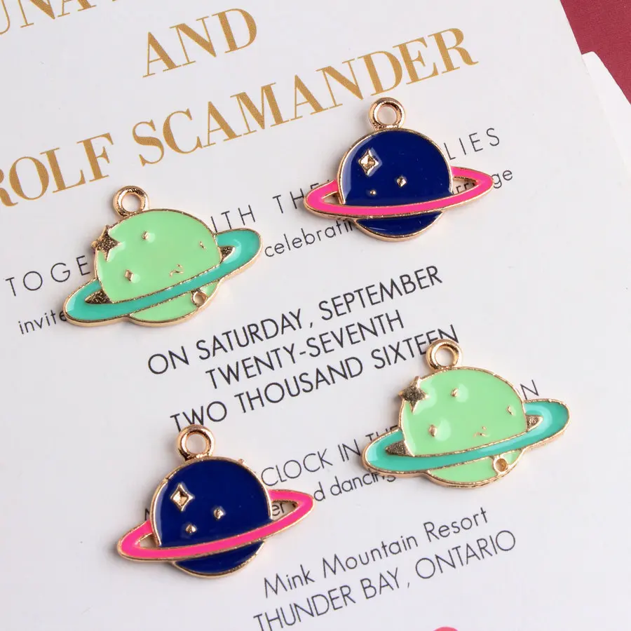 10PCS/Lot New Design Alloy Drop Oil Gold-Color Cartoon Space Satellite Shape Metal Floating Locket Charms DIY Jewelry Finding
10PCS/Lot New Design Alloy Drop Oil Gold-Color Cartoon Space Satellite Shape Metal Floating Locket Charms DIY Jewelry Finding