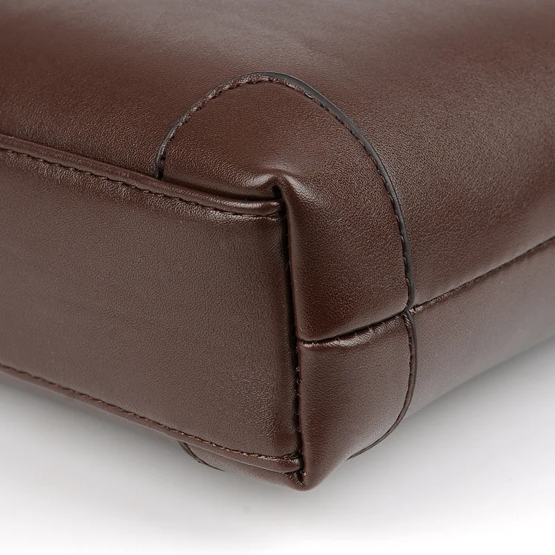New Luxury Leather Business Men's Briefcase Male Fashion Shoulder Bag Men Messenger Bag Boy Casual Tote Computer Bag 14 Inch
New Luxury Leather Business Men's Briefcase Male Fashion Shoulder Bag Men Messenger Bag Boy Casual Tote Computer Bag 14 Inch